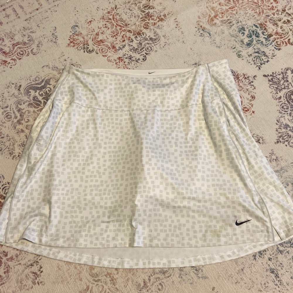 Womens Golf Skort. Nike size XL. This is new with tags.